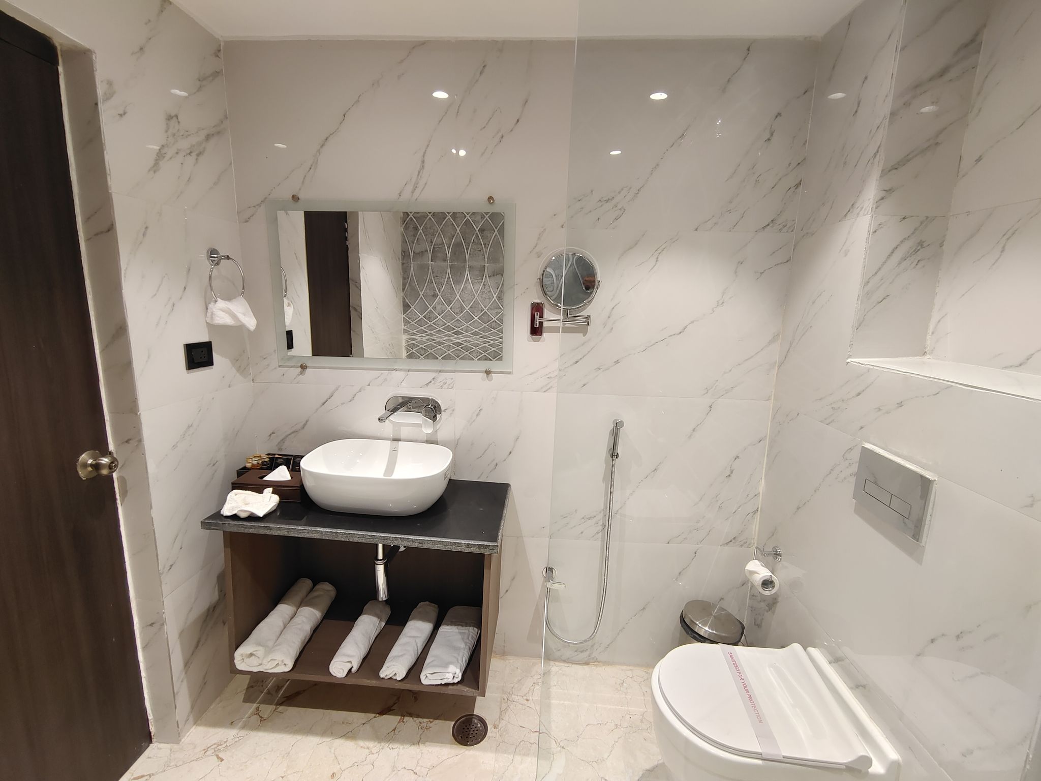 The Emerald Hotel & Siya Milan Banquets Standard Room 8