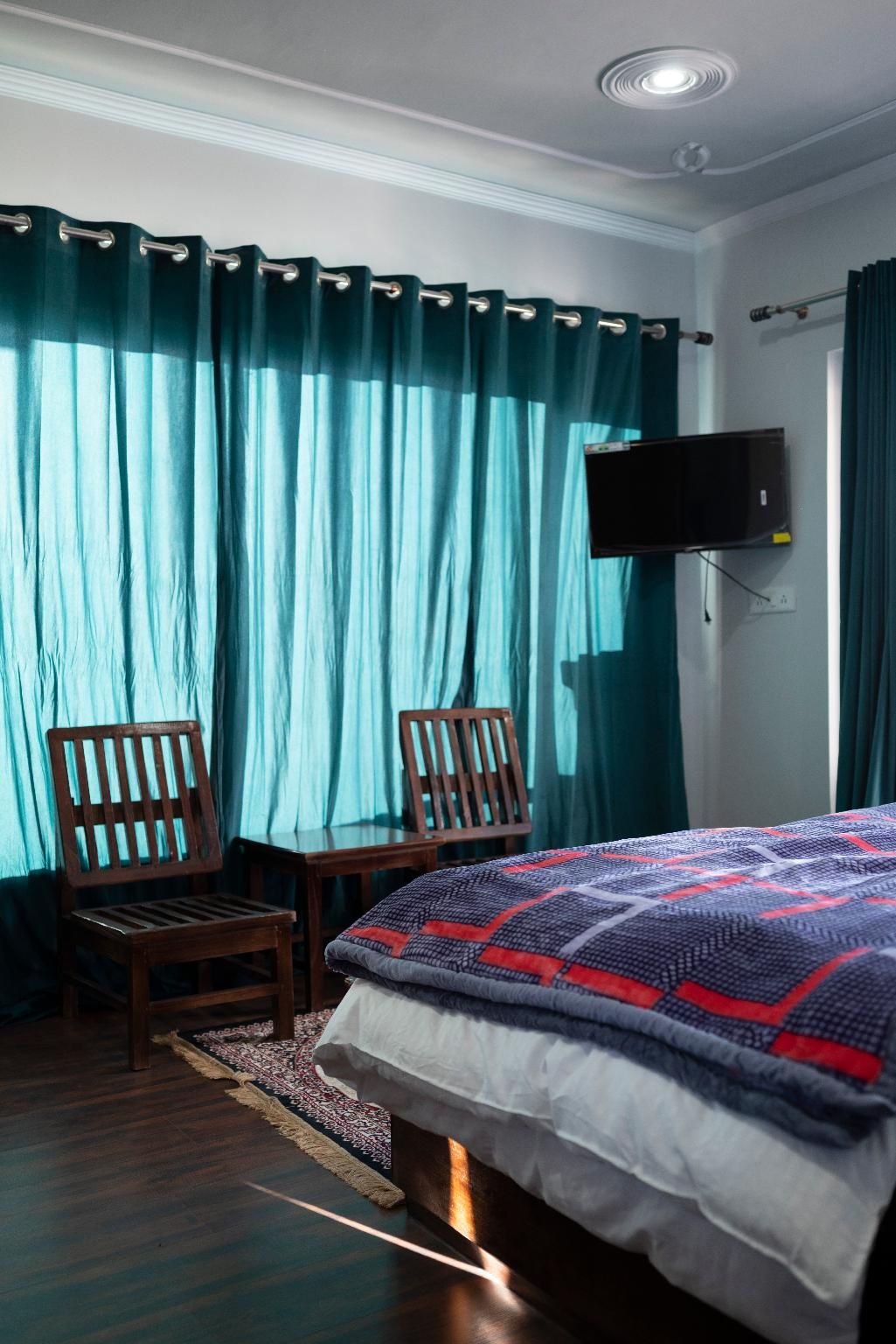 Classic Room with King Bed