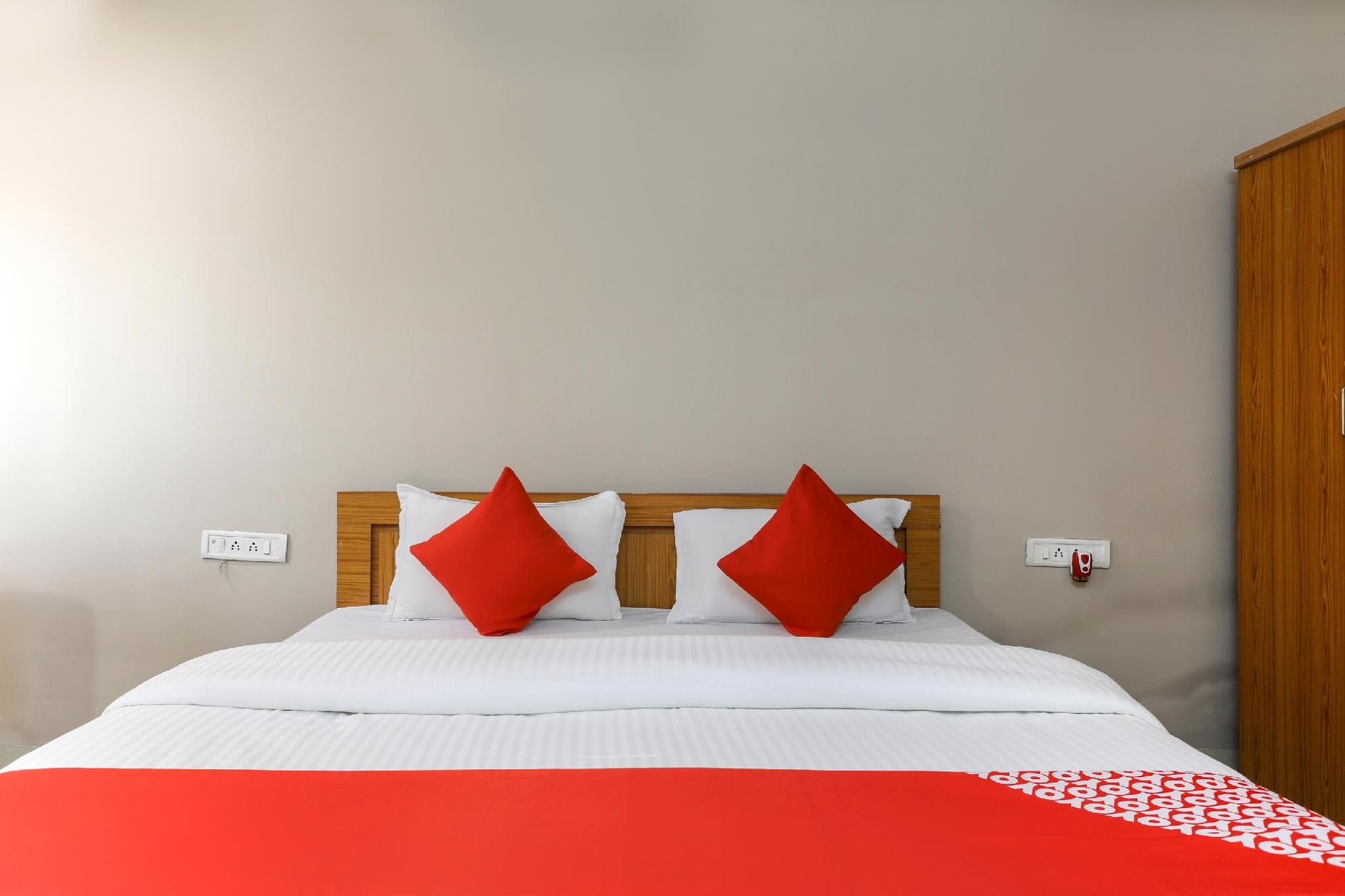 OYO 43851 Hotel Virasat Classic Double or Twin 2