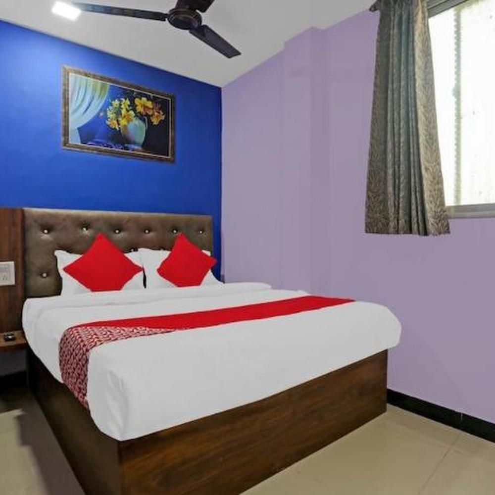 Deluxe AC Room
