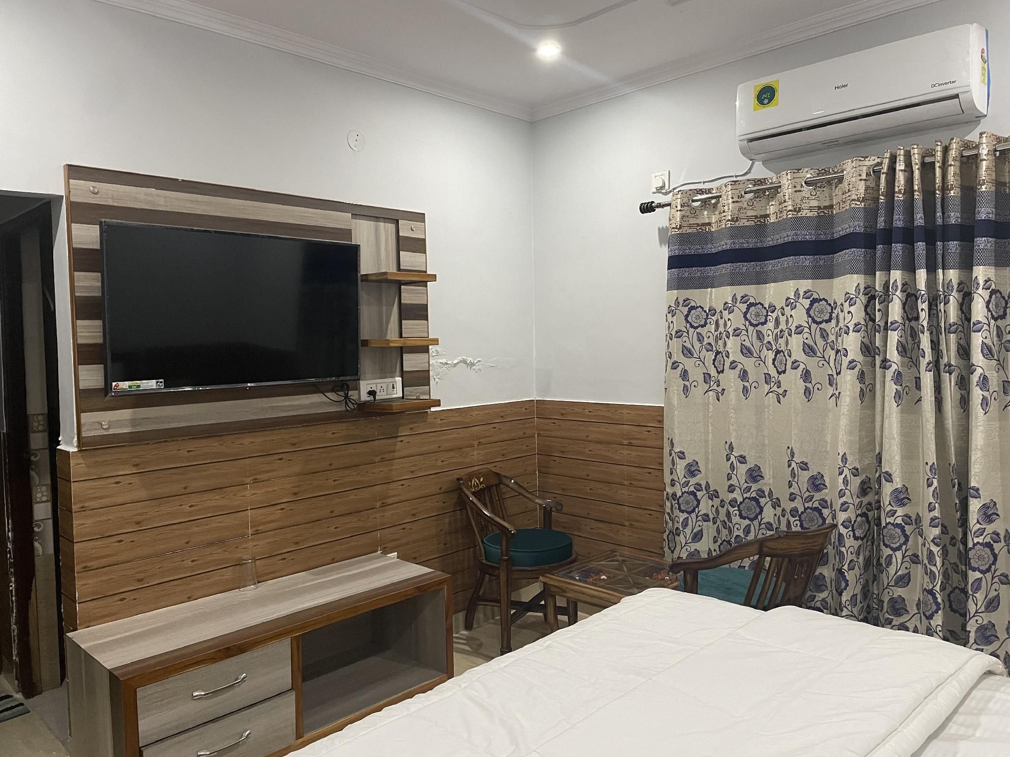THE ASANAR HILLS Deluxe Room 5