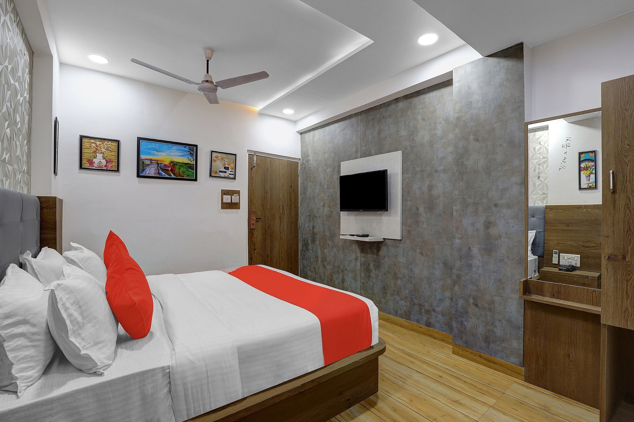 Hotel O R S Palace Deluxe 7