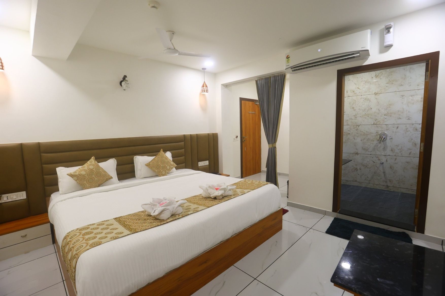 Super Deluxe Premium