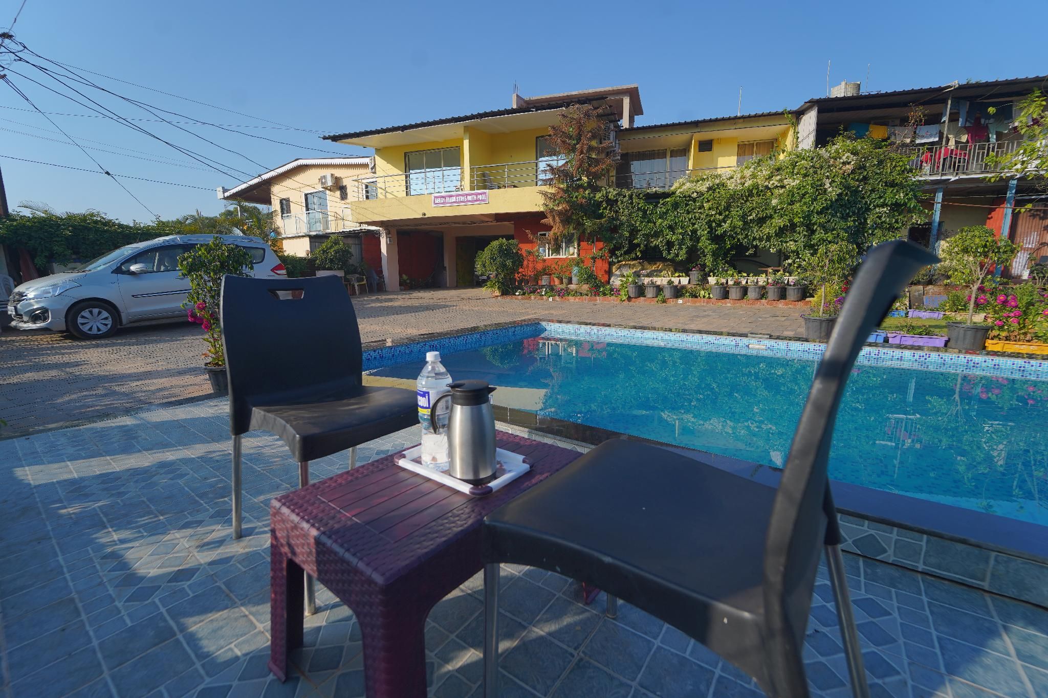 Poolside bar