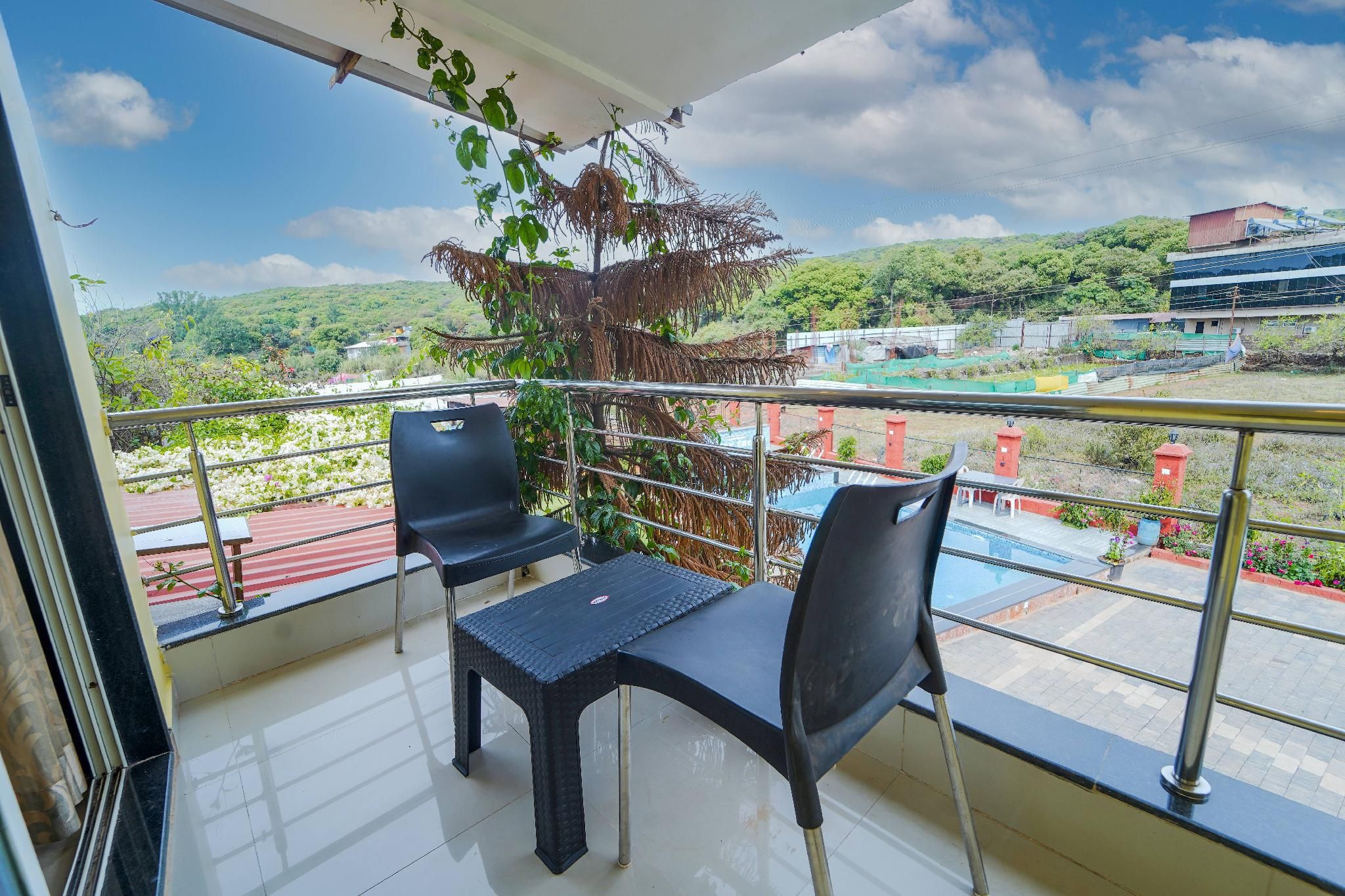 Berry Fresh Stays Mahabaleshwar With Pool Deluxe Room 3