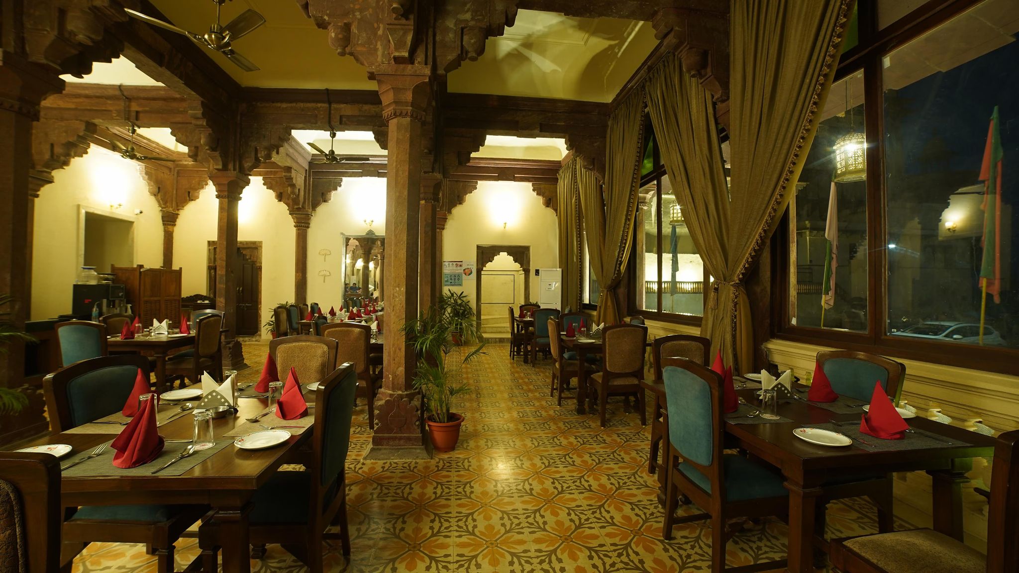 Food & Dining