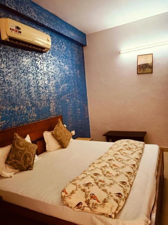 Deluxe Room with Air Conditioning