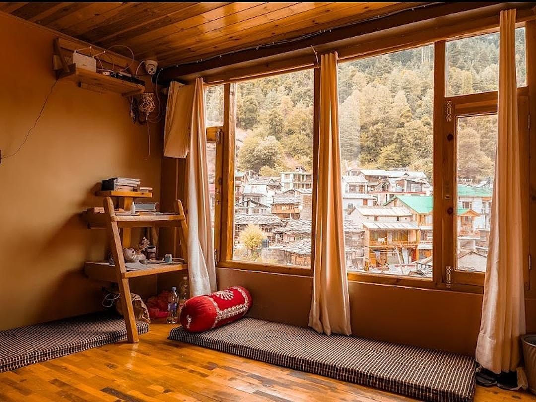 Shared lounge/TV area