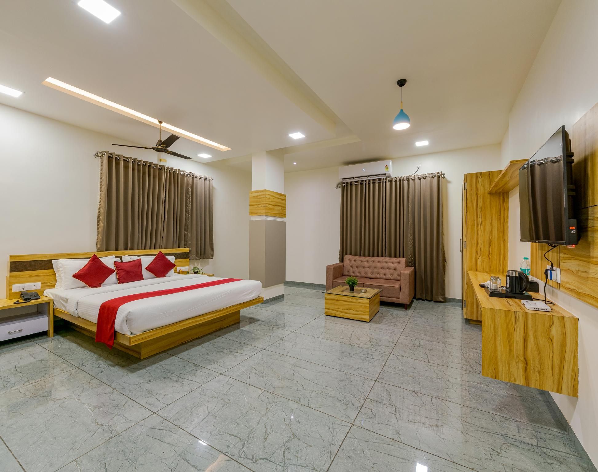 Hotel Agatya Miraj Super Deluxe Room