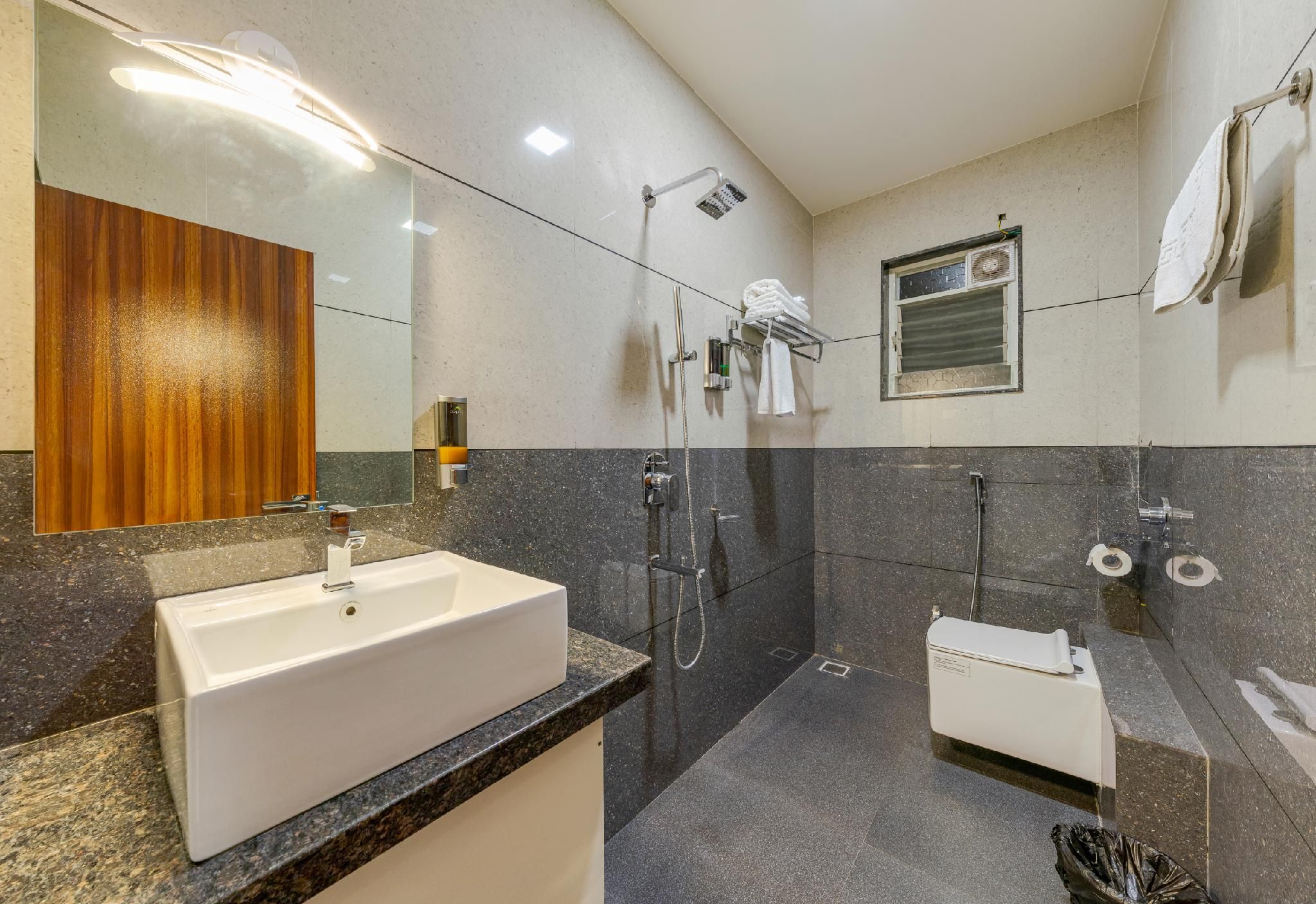 Hotel Agatya Miraj Deluxe Air Conditioning Room 3