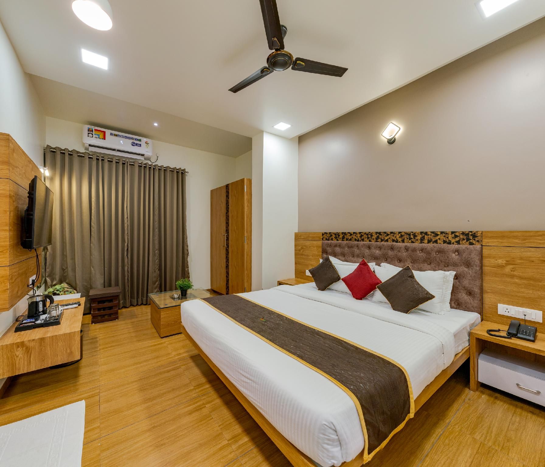 Hotel Agatya Miraj Deluxe Air Conditioning Room 2