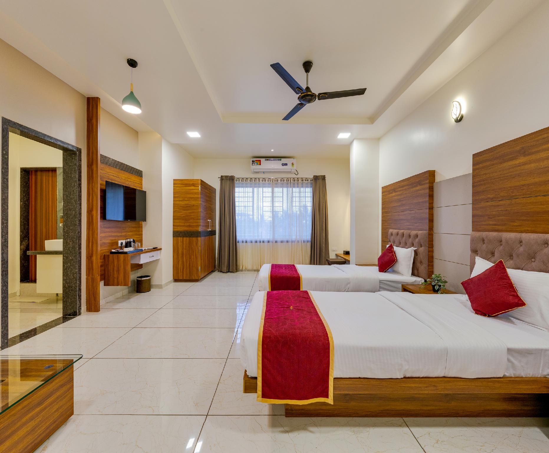 Hotel Agatya Miraj Super Deluxe Room 2