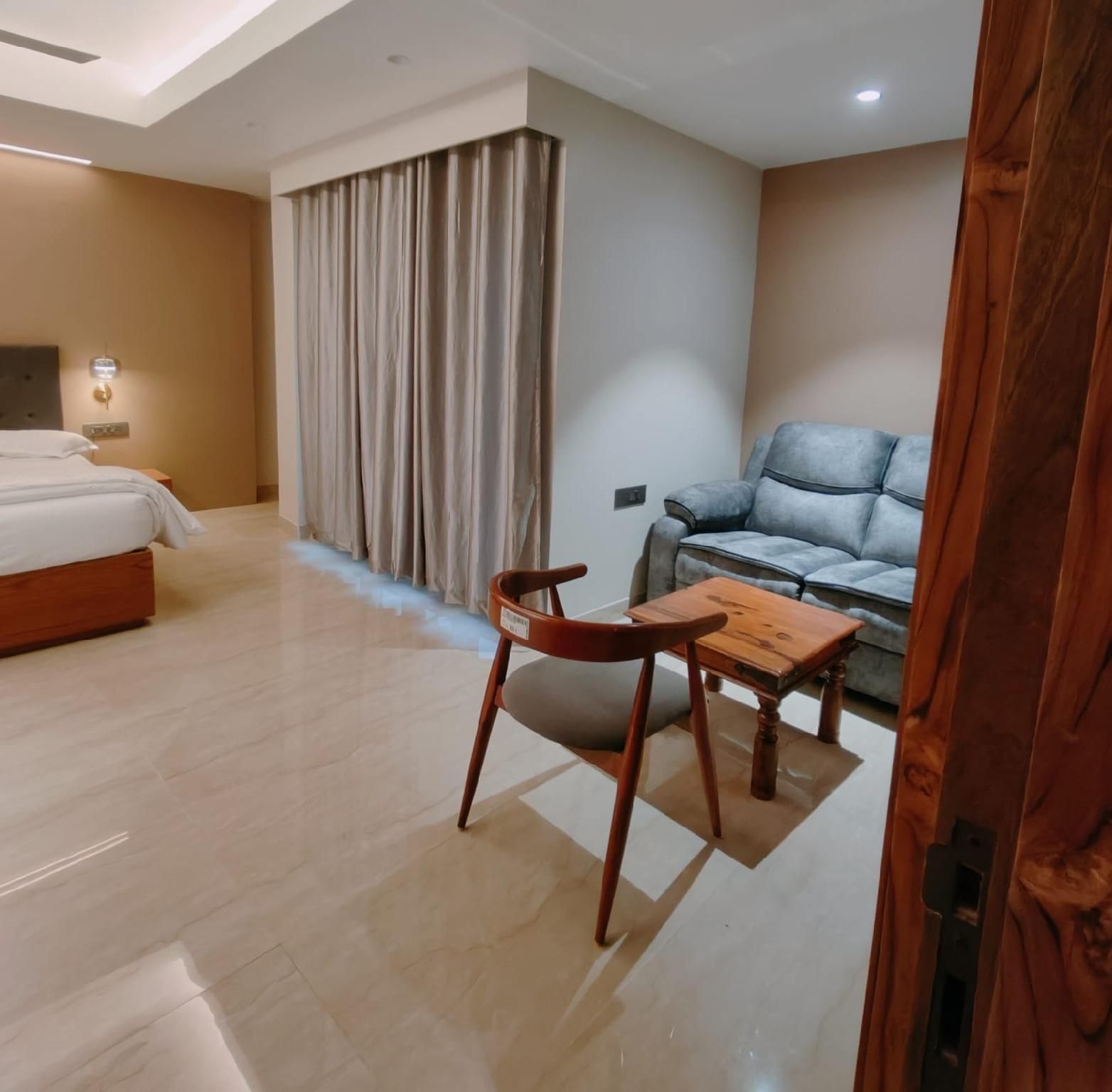 Sakthi Holiday's Inn Double Room 2