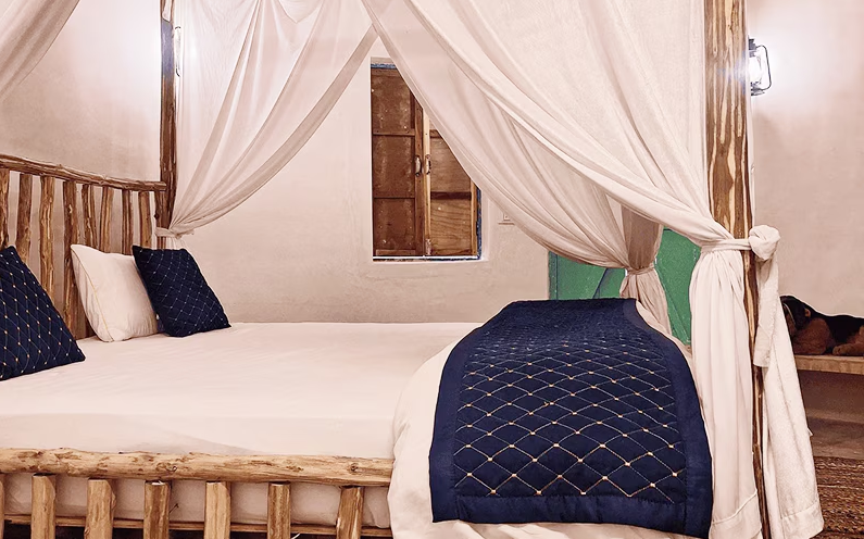 Deluxe Round Single Bedroom Cottage