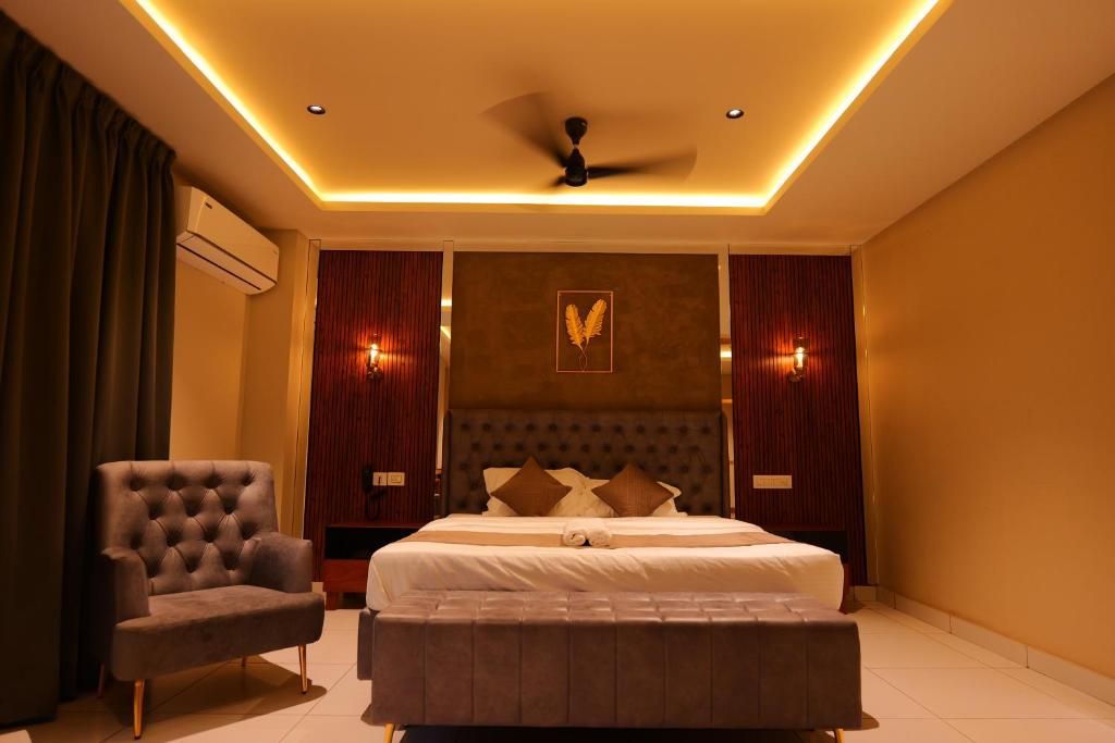 Hotel Classico International Deluxe with Balcony 2