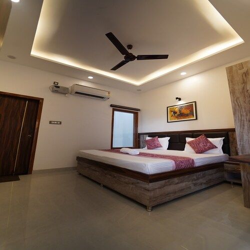 Oscar Grand Inn Deluxe room 3