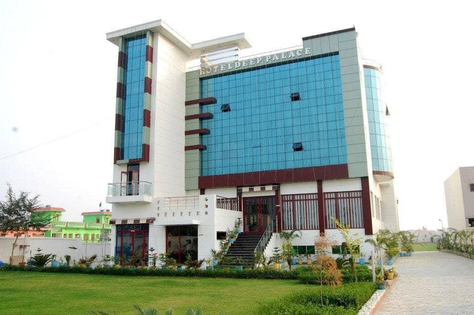 Hotel Deep Palace