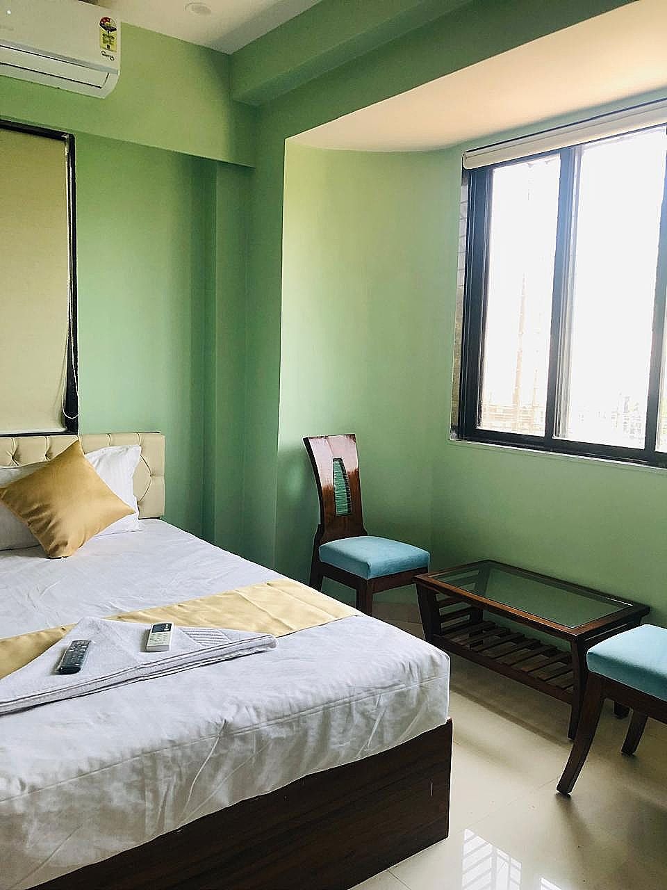 EVEREST STAYS ROOMS AND DORMITORY Deluxe Double Room