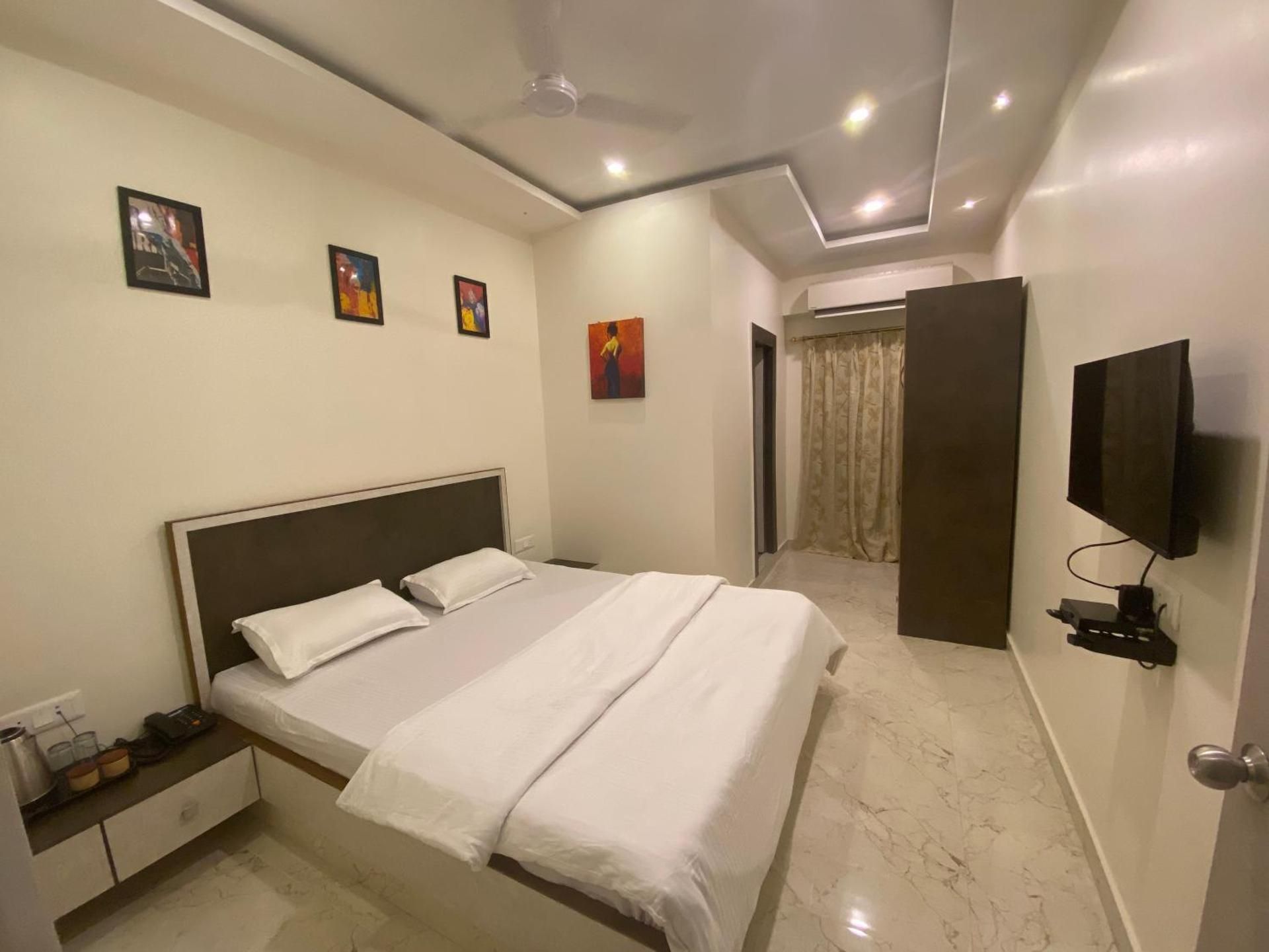 Deluxe AC Room