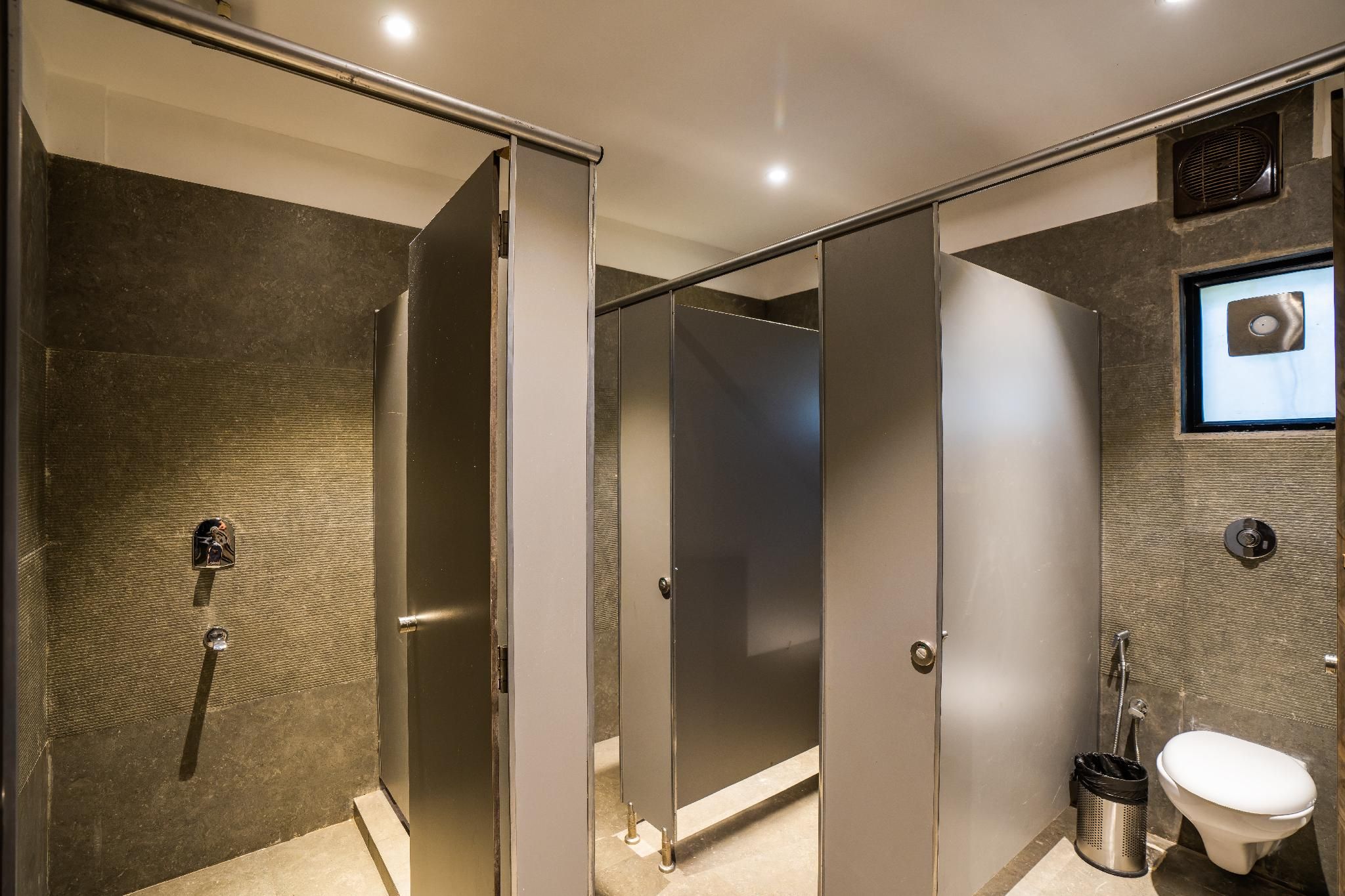 1 Person in 4-Bed Dormitory with Shared Bathroom - Mixed