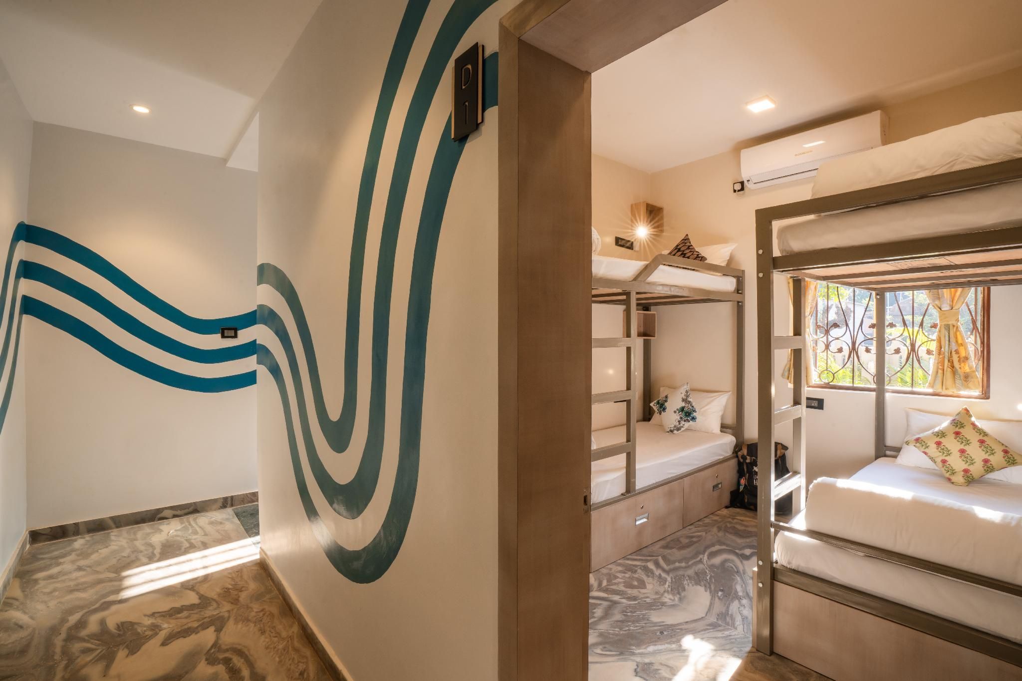 1 Person in 4-Bed Dormitory with Shared Bathroom - Mixed