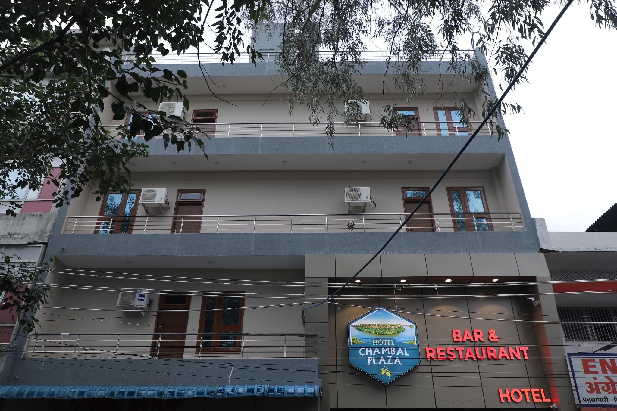 Hotel Chambal Plaza Bar & Resto