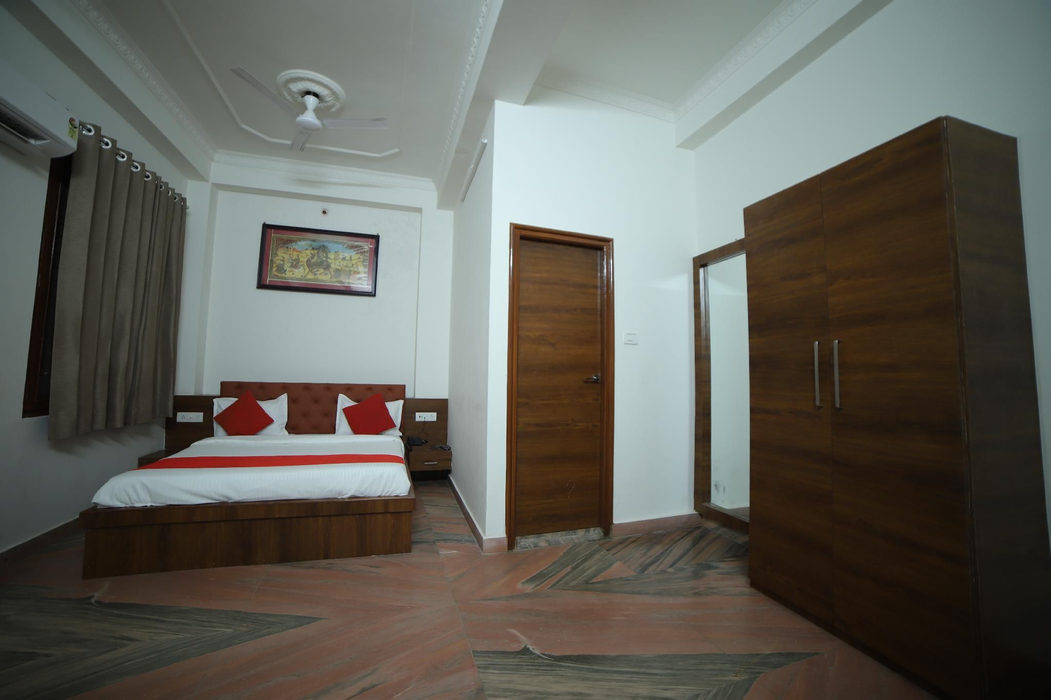Hotel Chambal Plaza Bar & Resto Classic Rooms 2