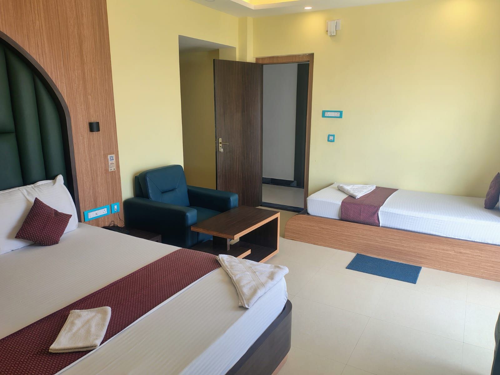 Super Deluxe (Sea View)