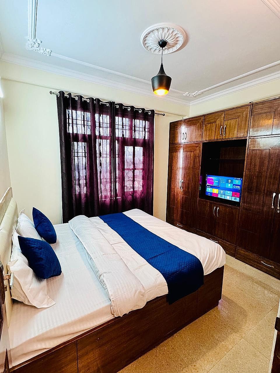 Florence Shimla Family Suite with Balcony and Mountain View
