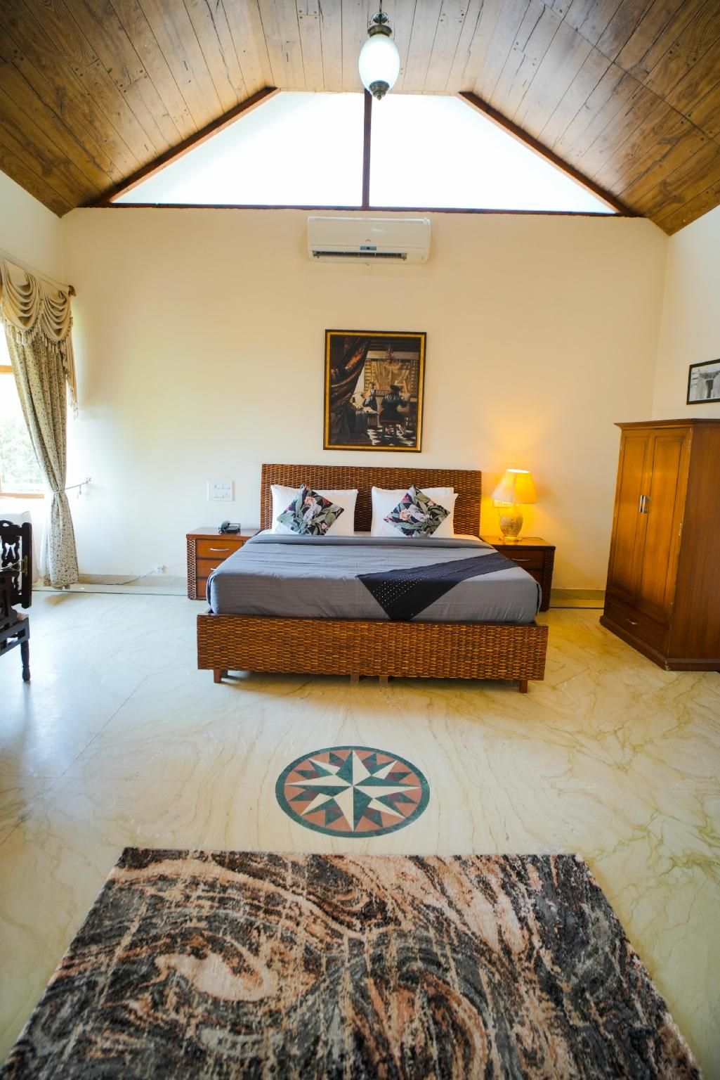 Heritage Family Room With Shared Bathroom
