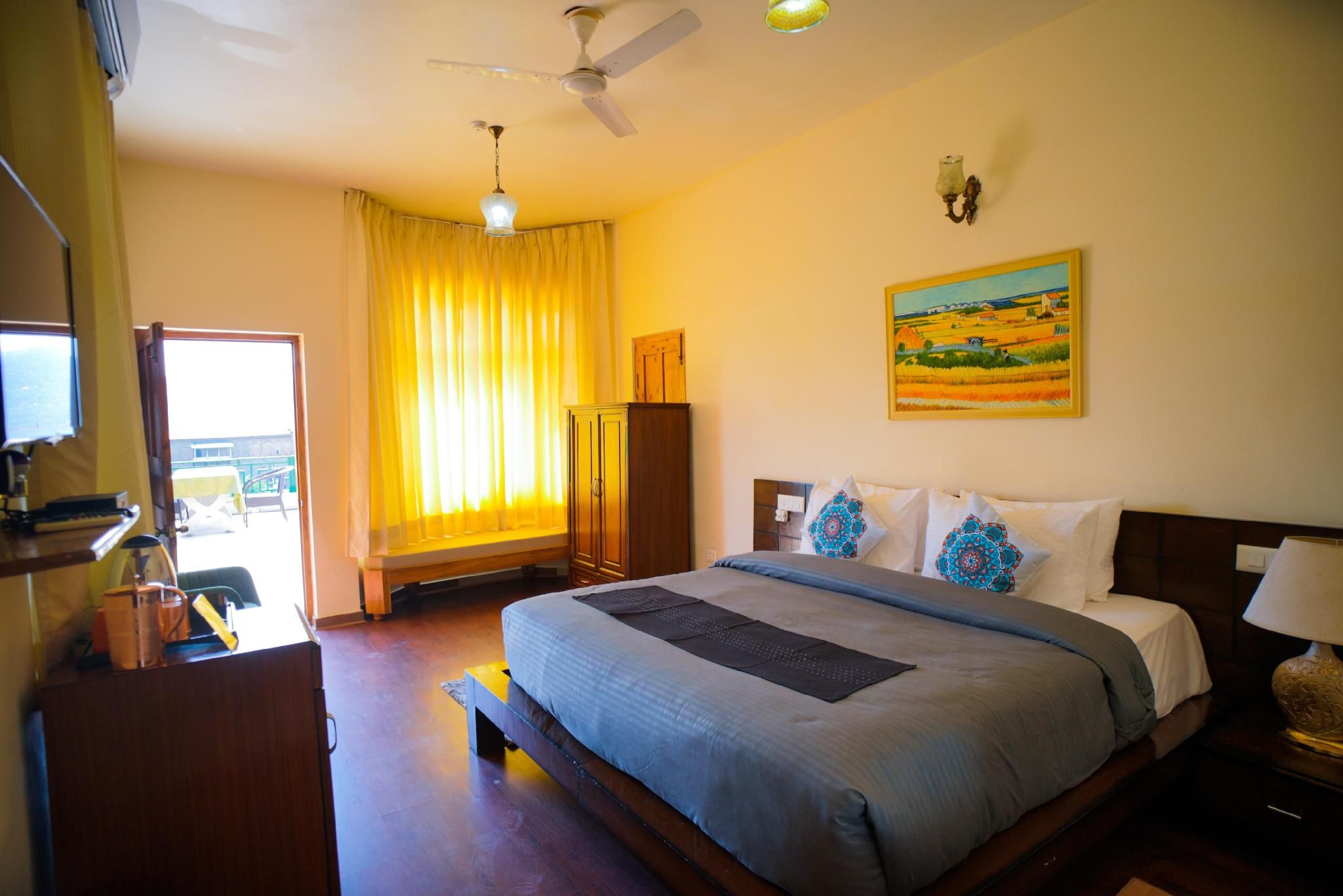 Superior Valley View Room