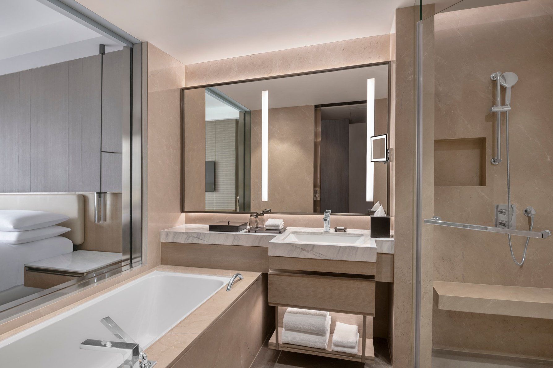 King, Marriott Club Room, Bathroom