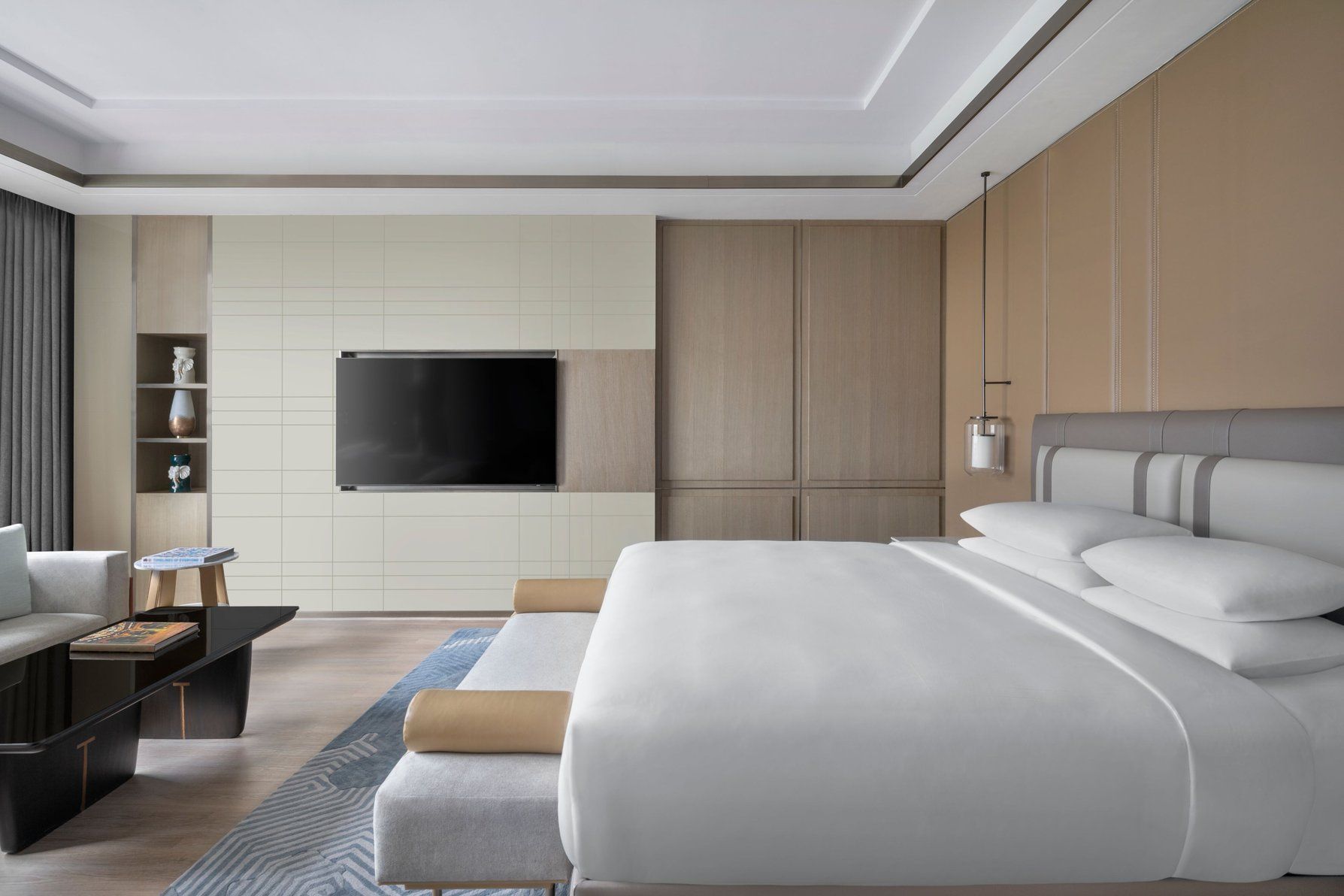 King, Marriott Penthouse, Interior View