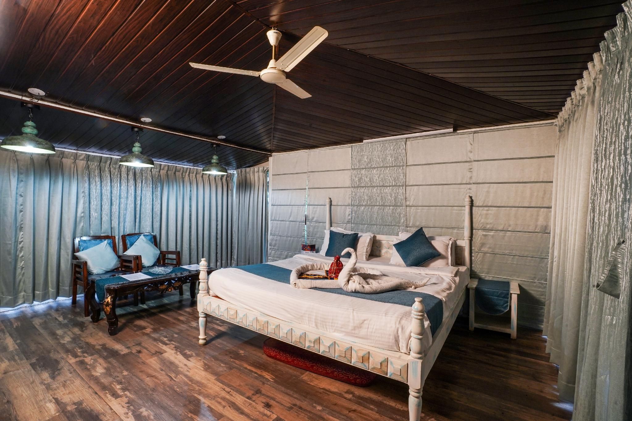 Lake View Double Room with Balcony