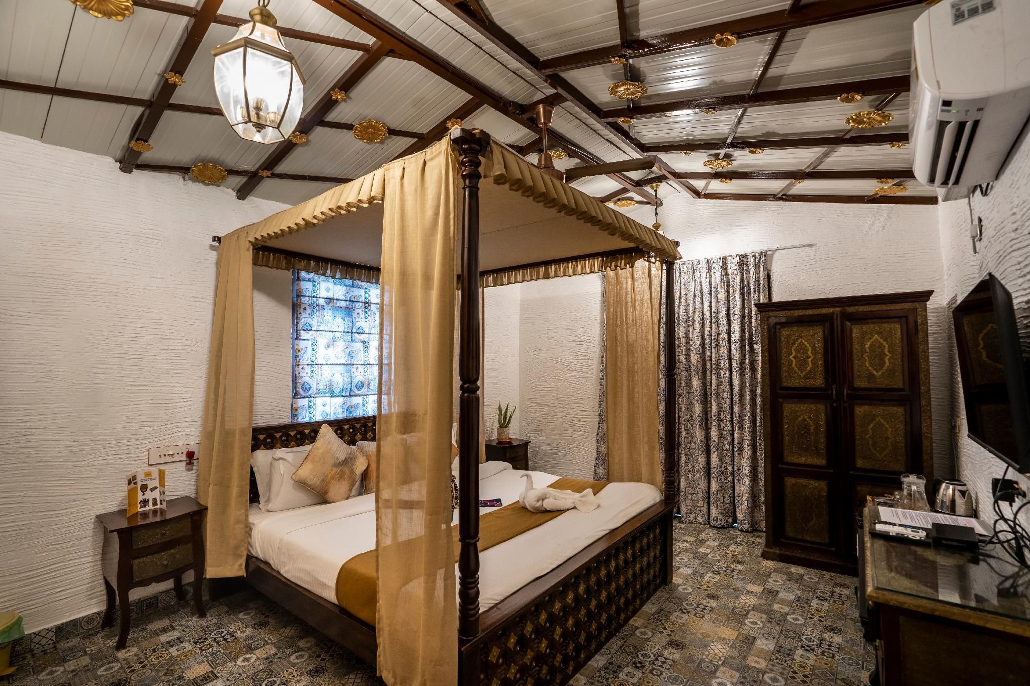 Premium Room with Pool Access