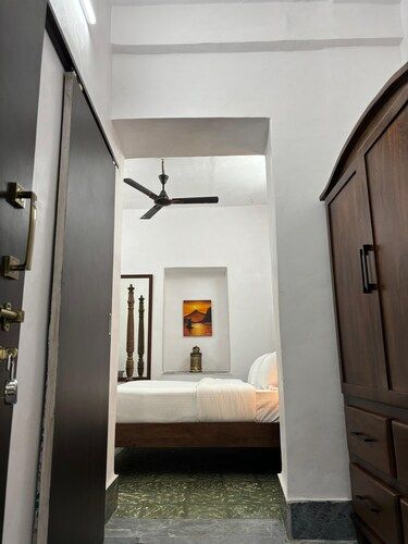 Hotel Prem Niwas King Room 4