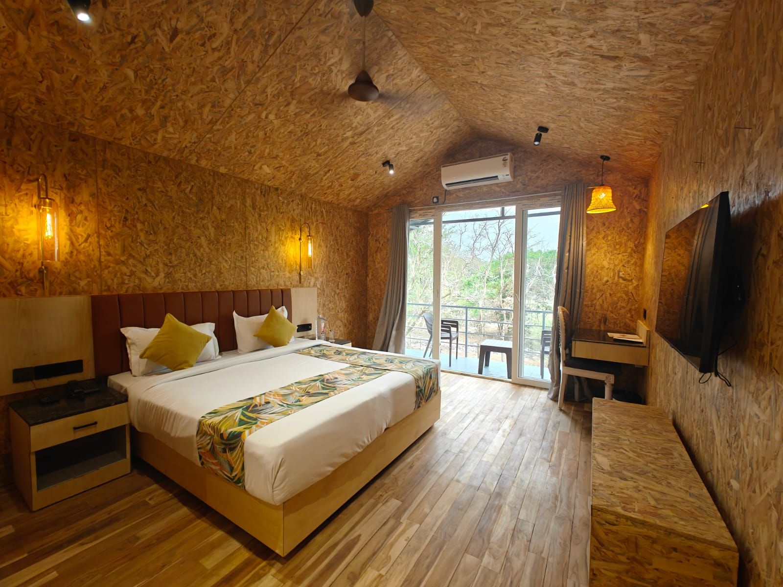 Citrus Prime Hill Queen Resort POOL SUITE 3