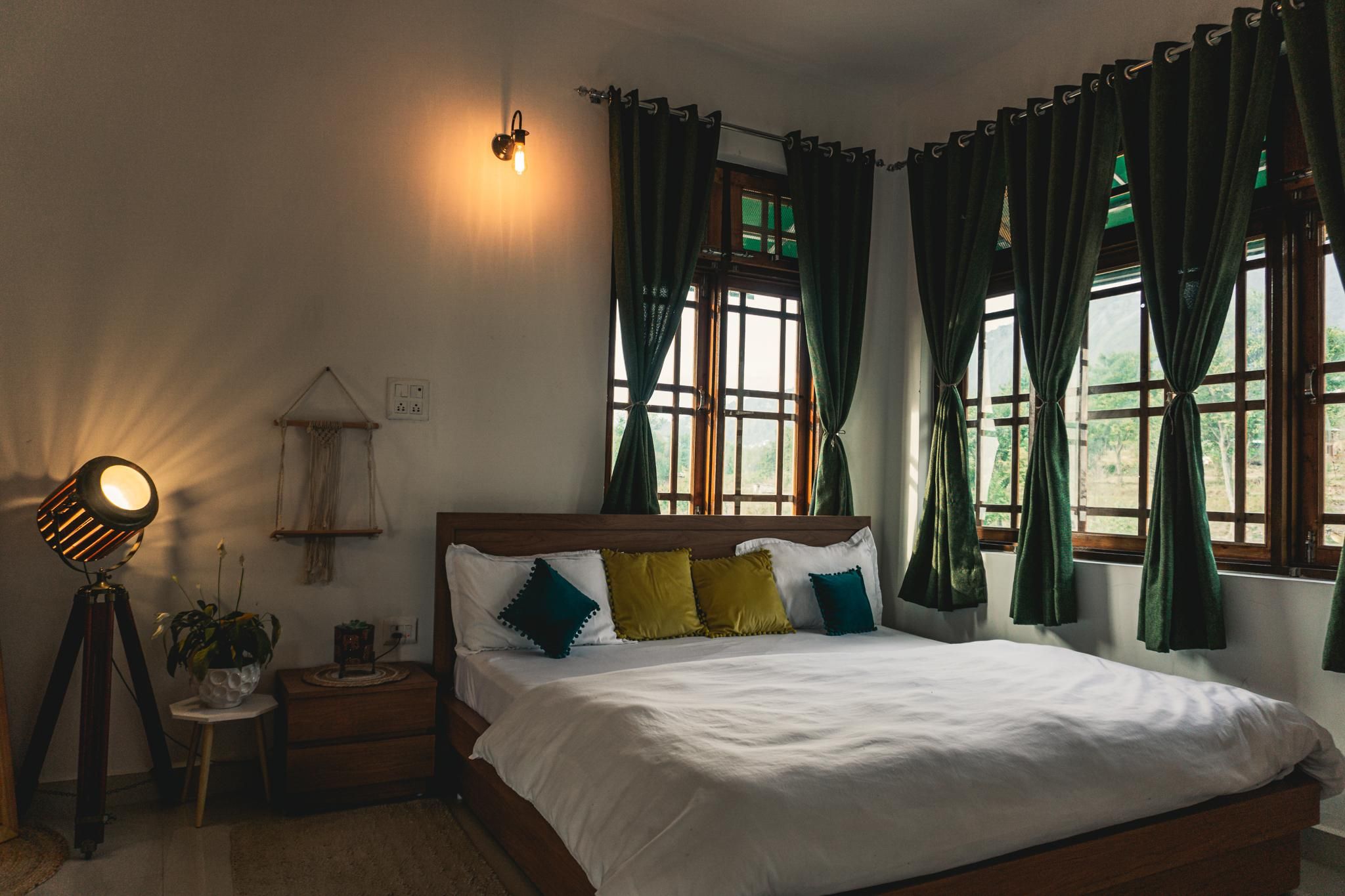 Flashpackers Bir | Rooms & Dorms Mountain View Double Room With Terrace 3