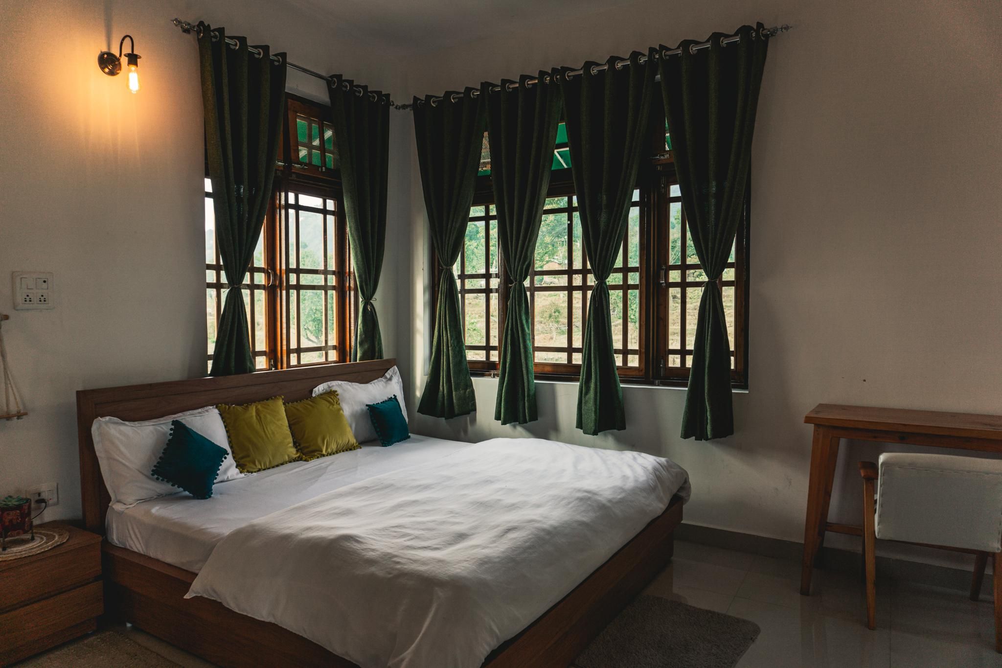 Flashpackers Bir | Rooms & Dorms Mountain View Double Room With Terrace 2