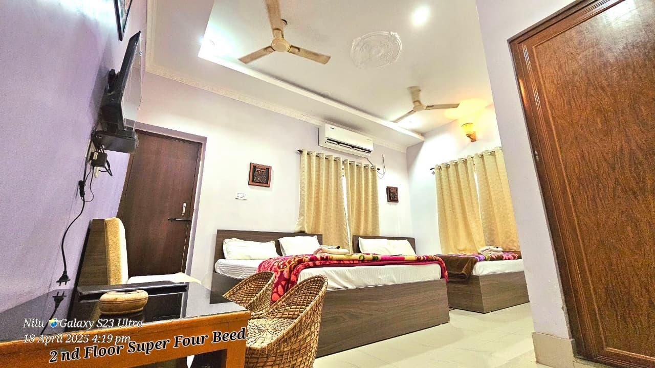 Super Deluxe Quadruple