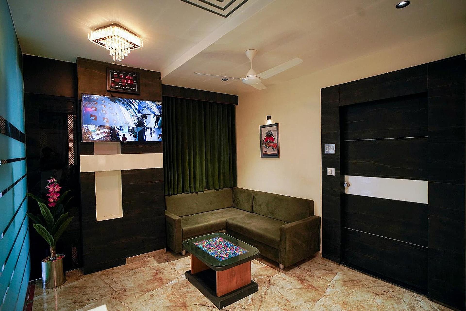 Shared lounge/TV area