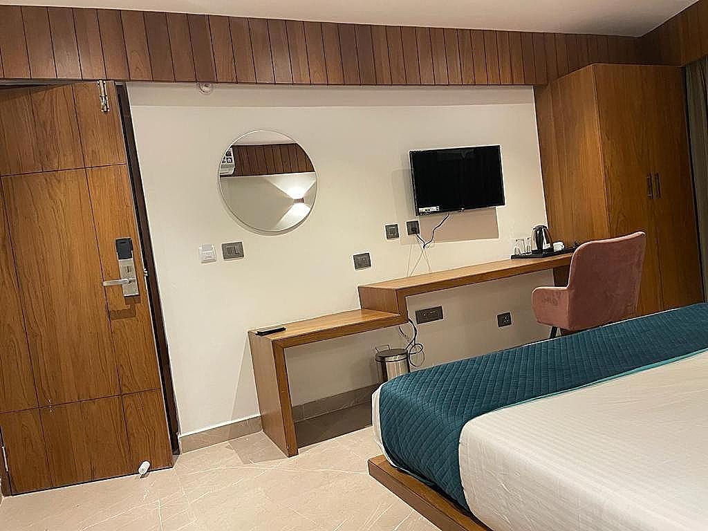 Hotel Emora Tree Deluxe Double Room 4