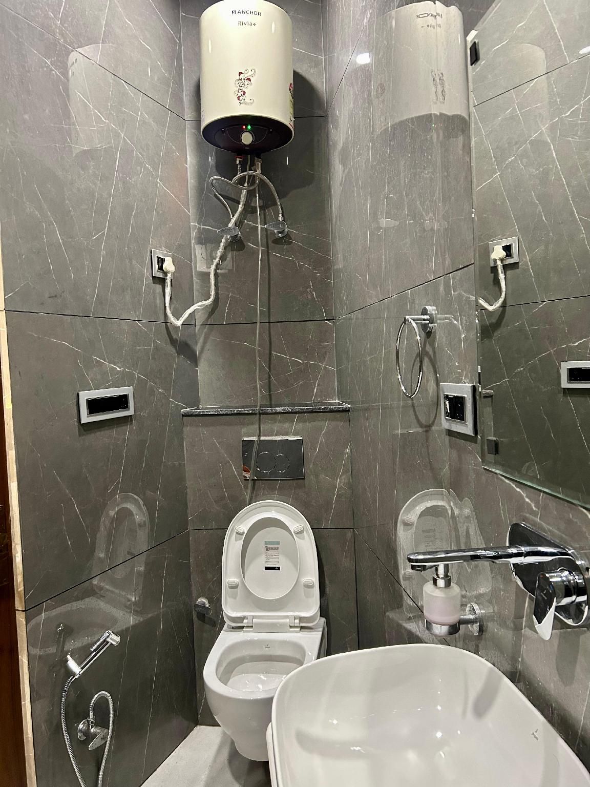 SHRI HARIDAS KUNJ Standard - 1 Queen Bed 2