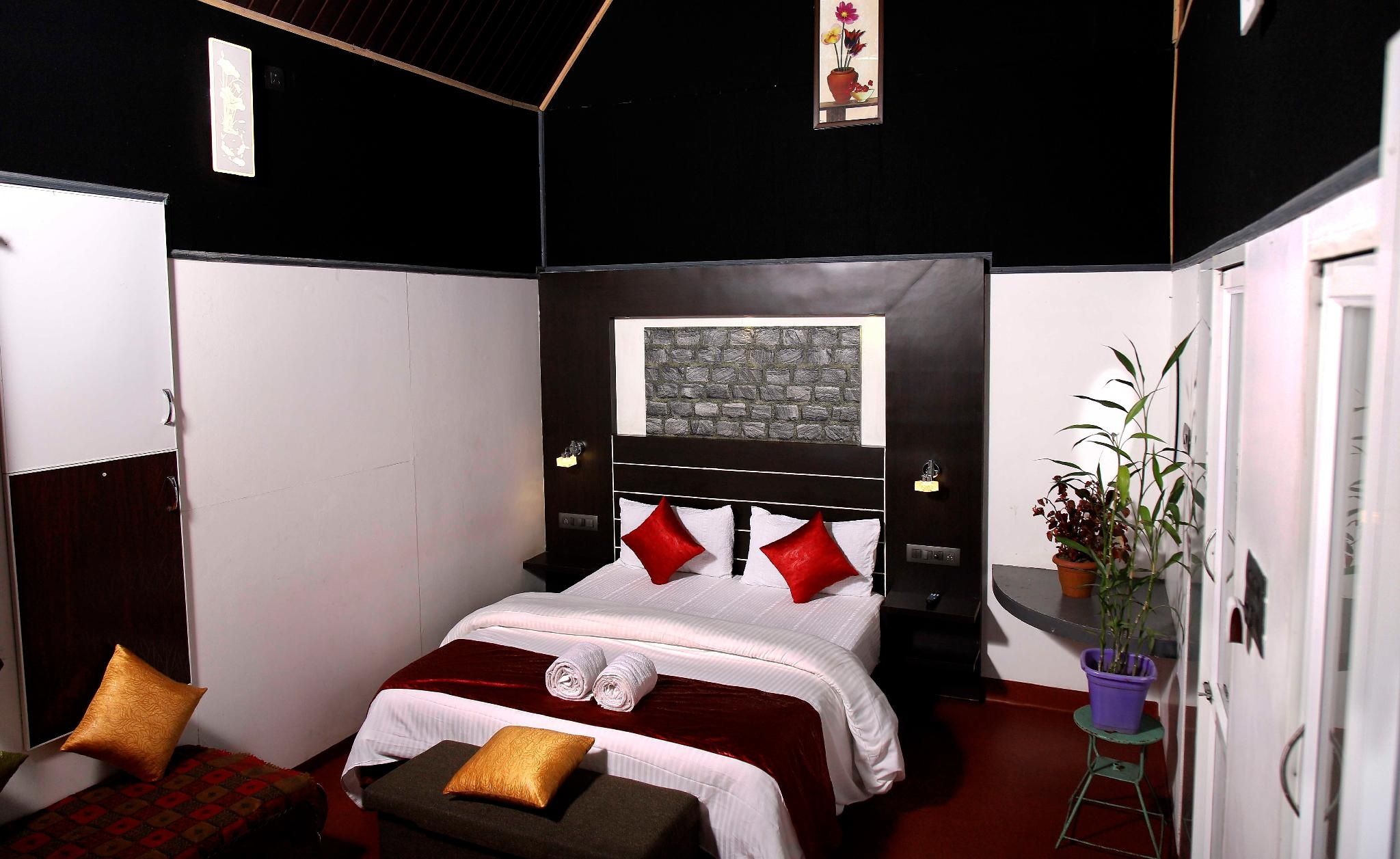 The Wayside Farm Cottage Munnar Mountain View