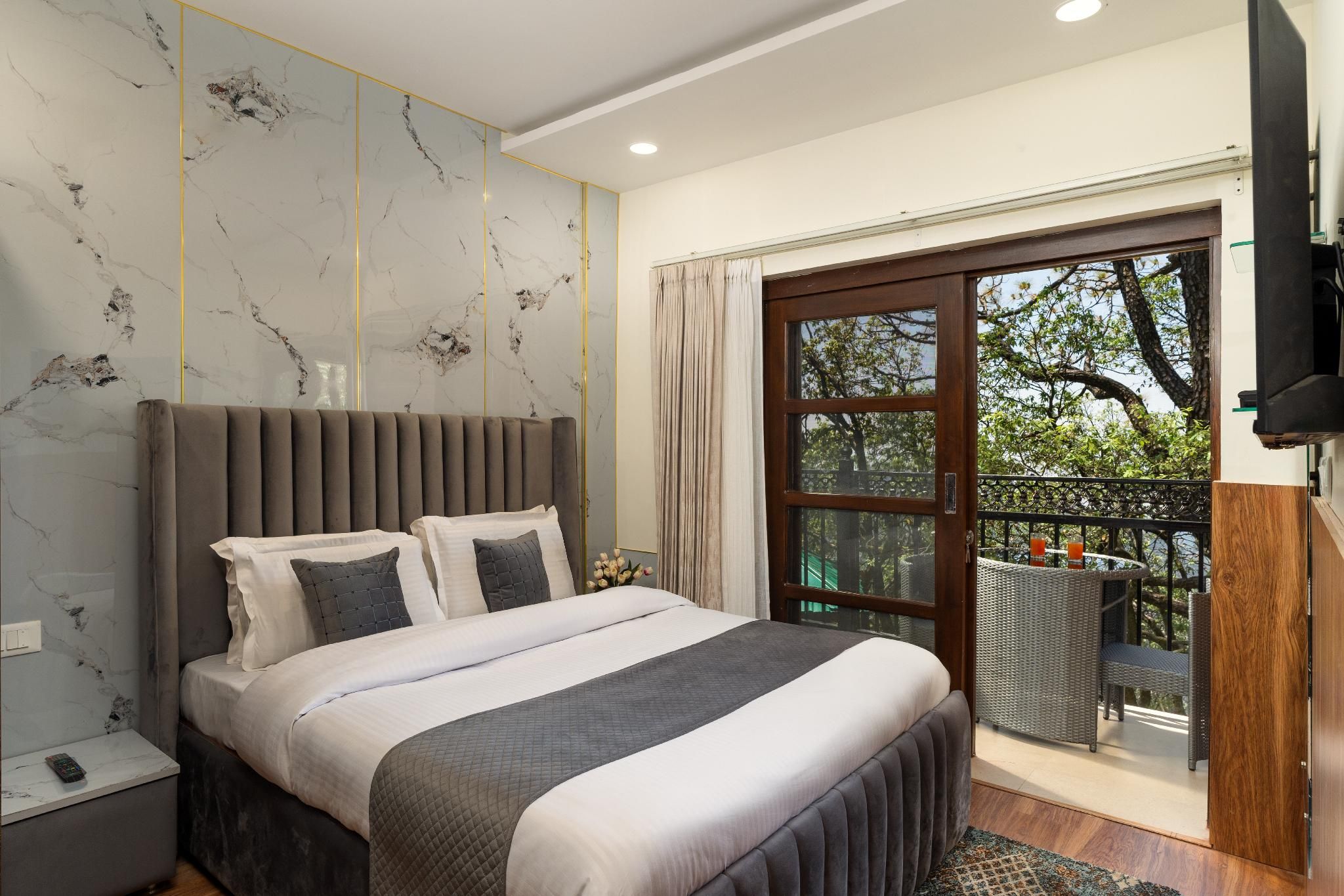 Balcony Room