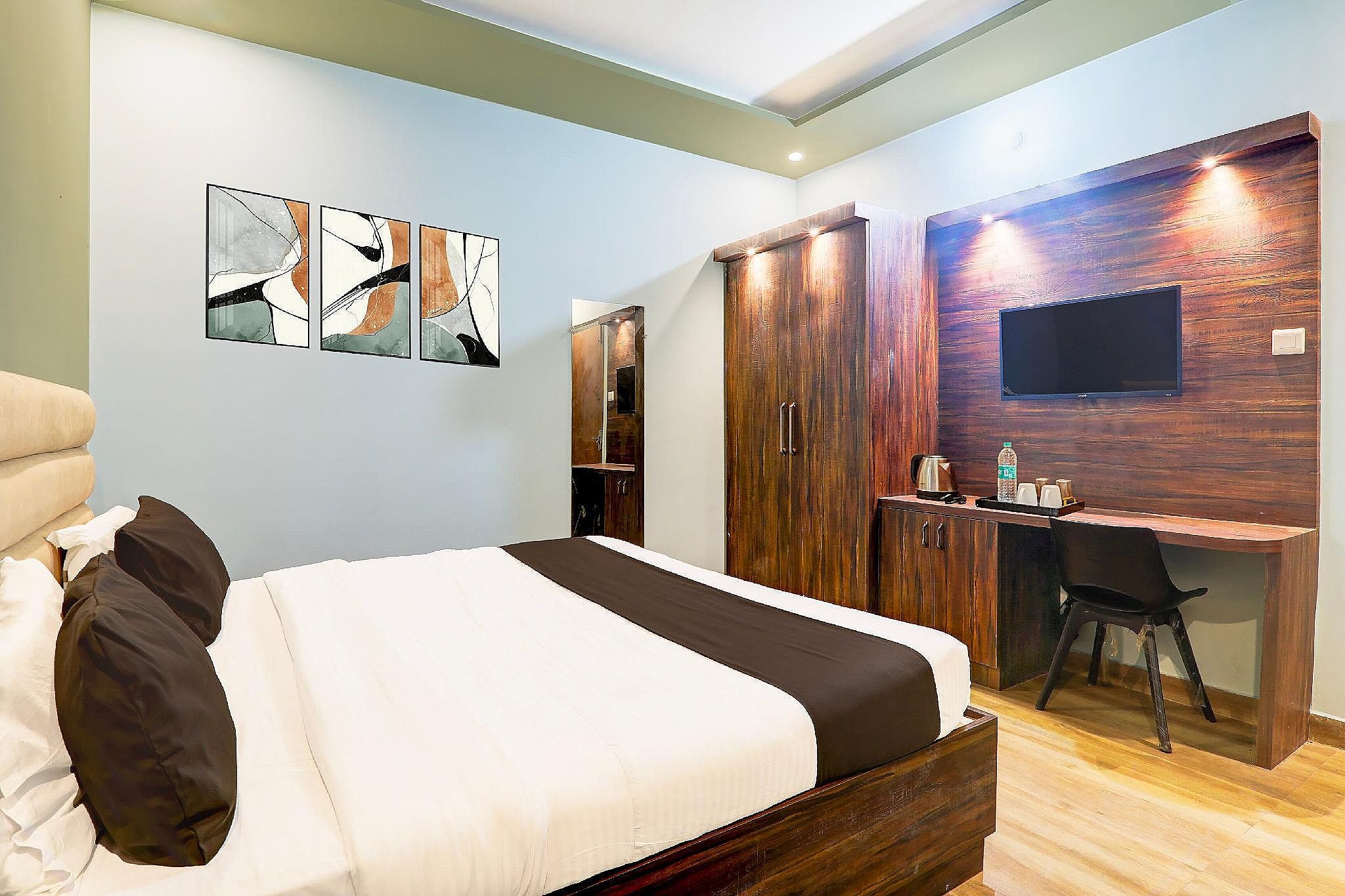 Super Hotel O Gomti Nagar Vigyan khand formerly Madhuvan Deluxe Double or Twin