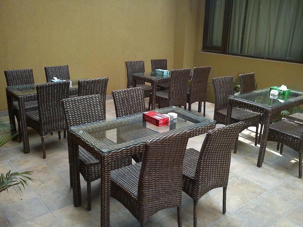 Food & Dining