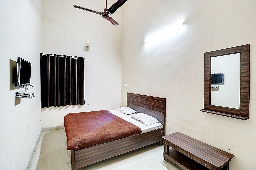 Hotel Sangam Semi Deluxe Room Non AC 3