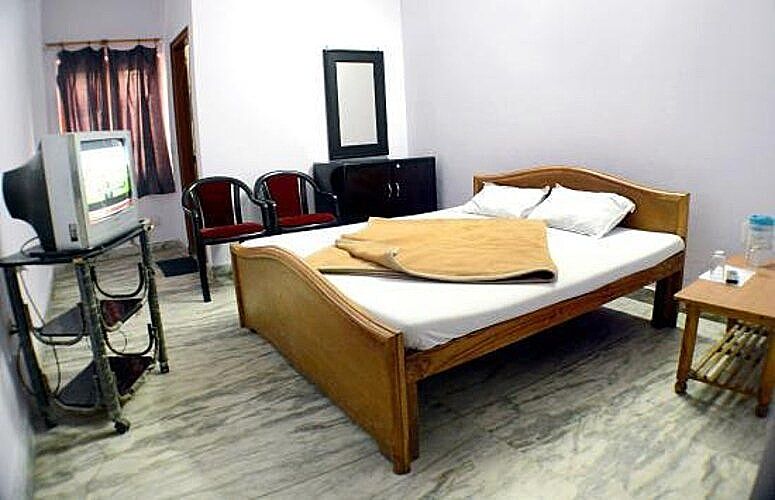 Hotel Sangam Semi Deluxe Room Non AC 2