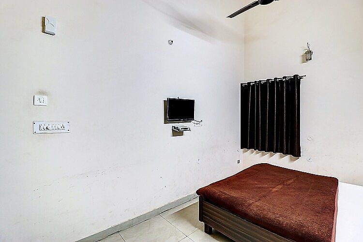 Hotel Sangam Semi Deluxe Room Non AC 5